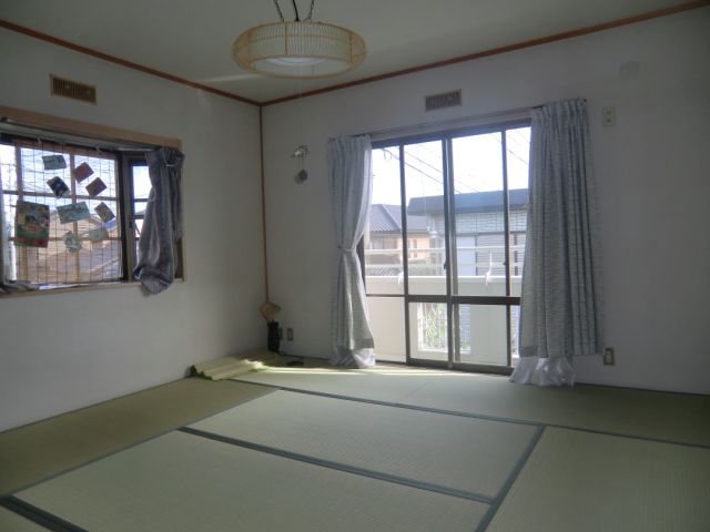 Living and room. The second floor east side of Japanese-style room with a bay window