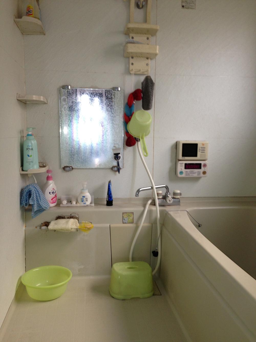 Bathroom. Indoor (11 May 2013) Shooting