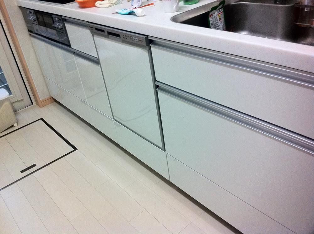 Kitchen. Is beautiful, With dishwasher!