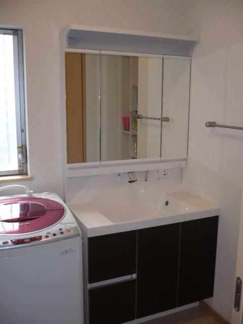 Wash basin, toilet. Local (July 2013) Shooting