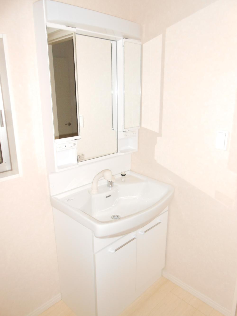 Wash basin, toilet. Shampoo dresser vanity