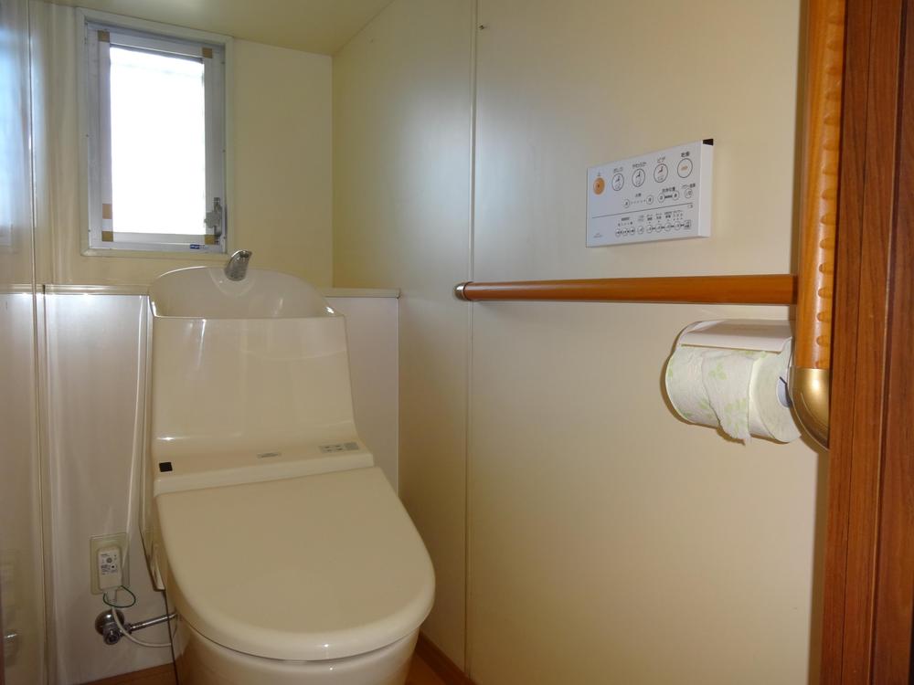 Toilet. Indoor (September 2013) Shooting