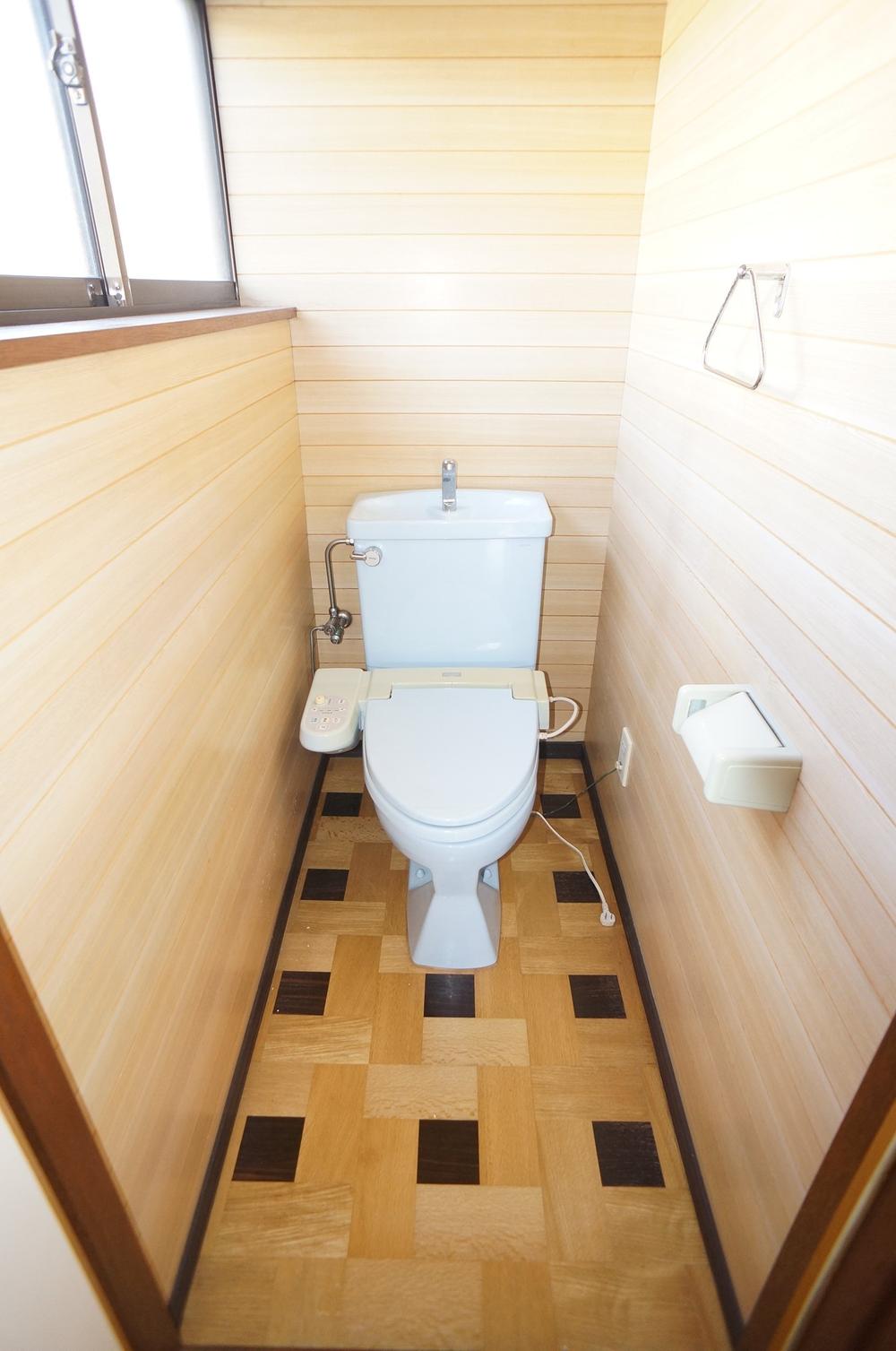 Toilet. Second floor; toilet