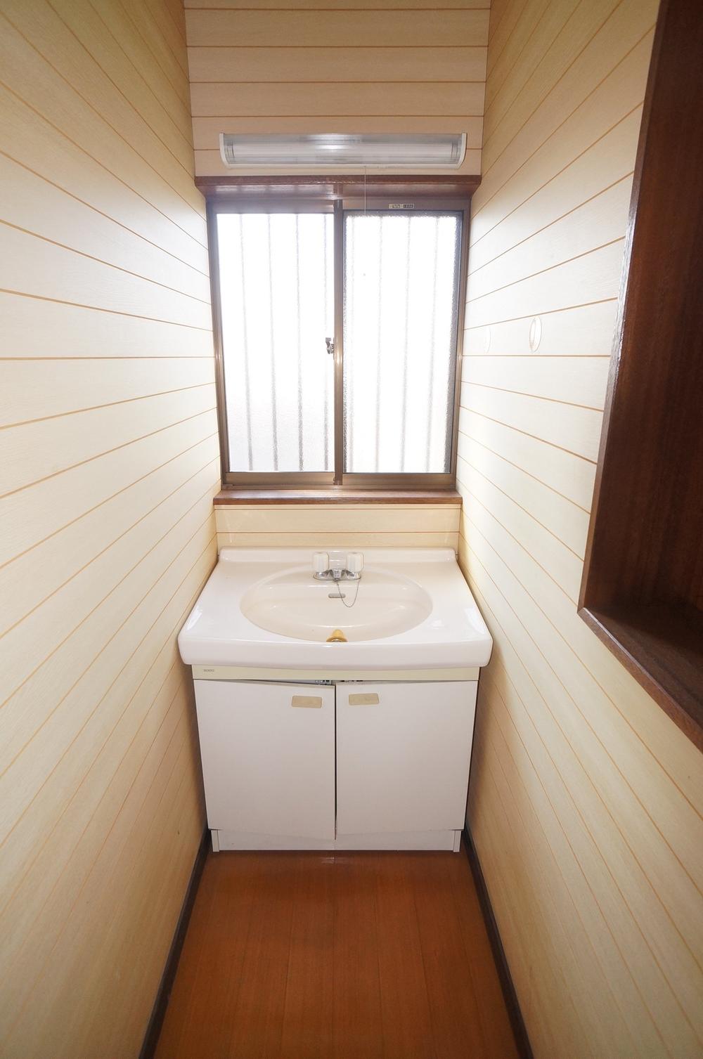 Wash basin, toilet. Second floor: wash basin