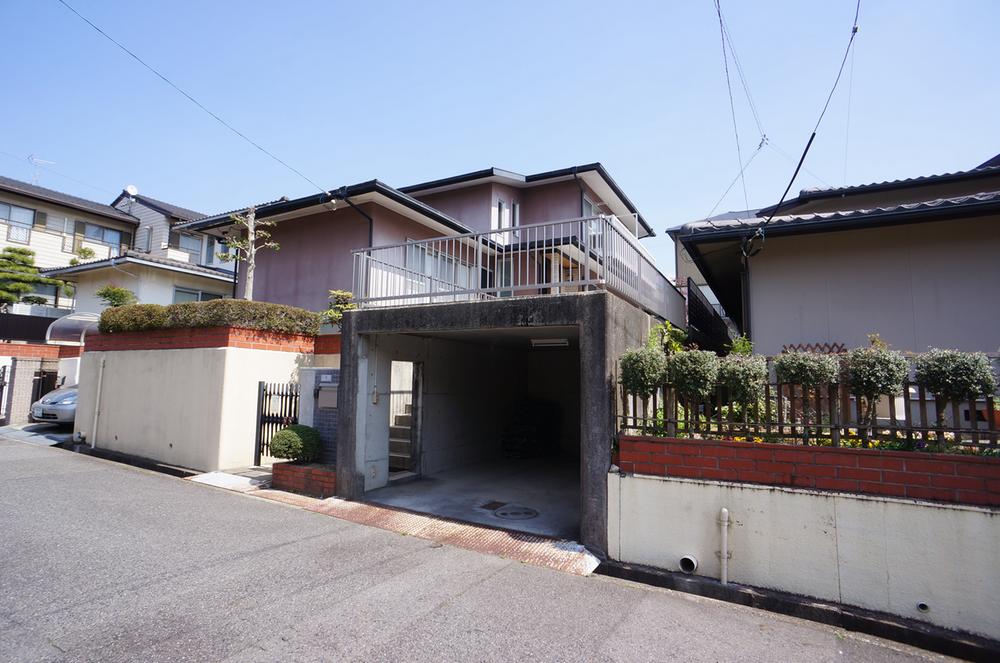 Local photos, including front road. Local (April 2013) Shooting