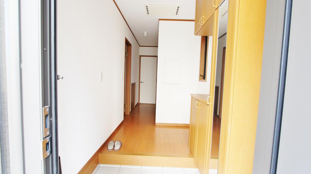 Entrance. Local (11 May 2013) Shooting Wide ~ There entrance hall! !