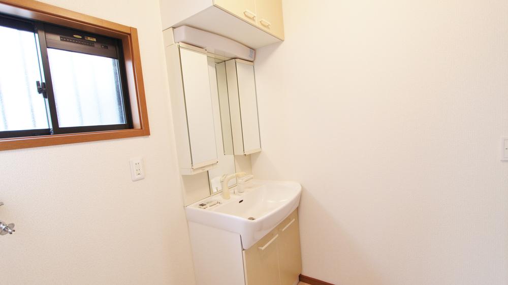 Power generation ・ Hot water equipment. Morning of the dressing are easy! Shampoo dresser