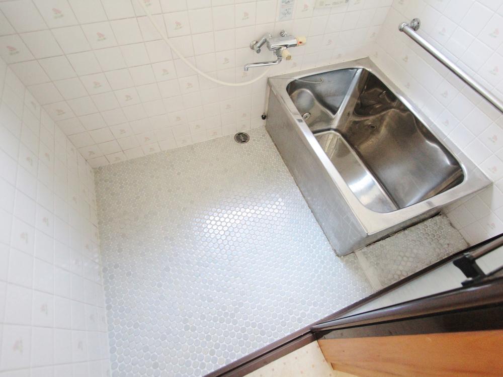 Bathroom. Room (August 2013) Shooting