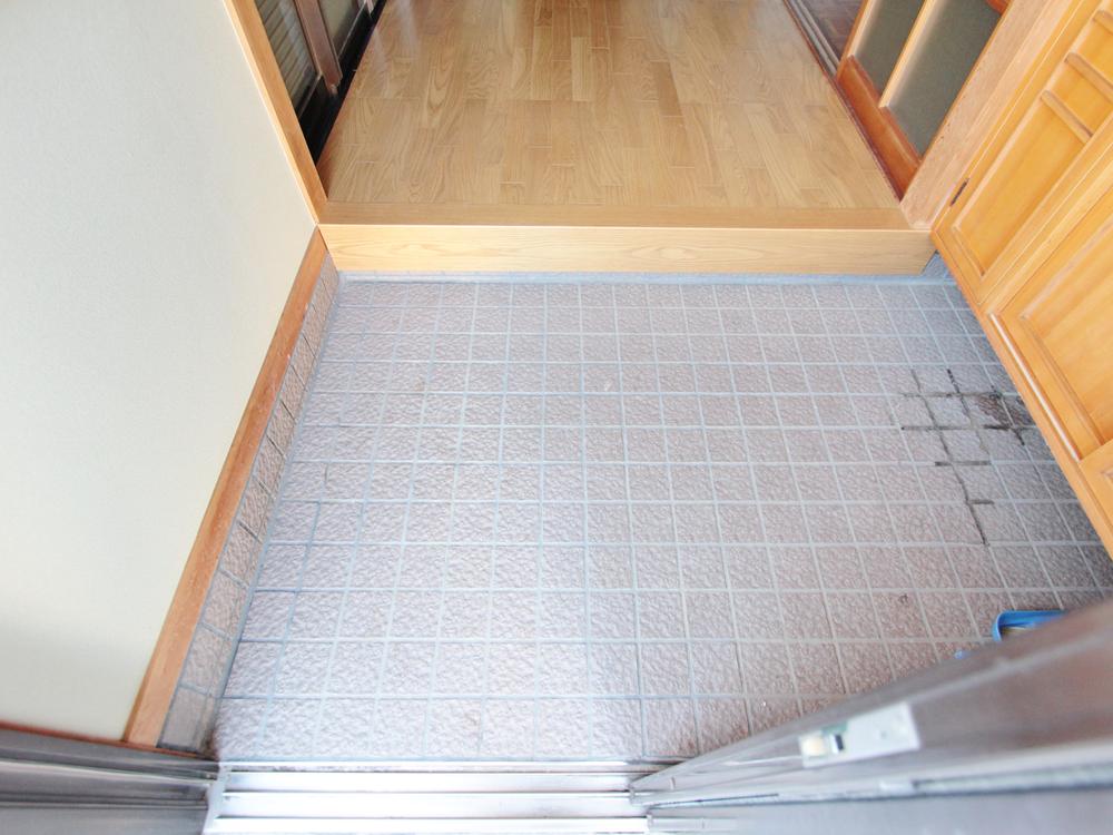 Entrance. Room (August 2013) Shooting