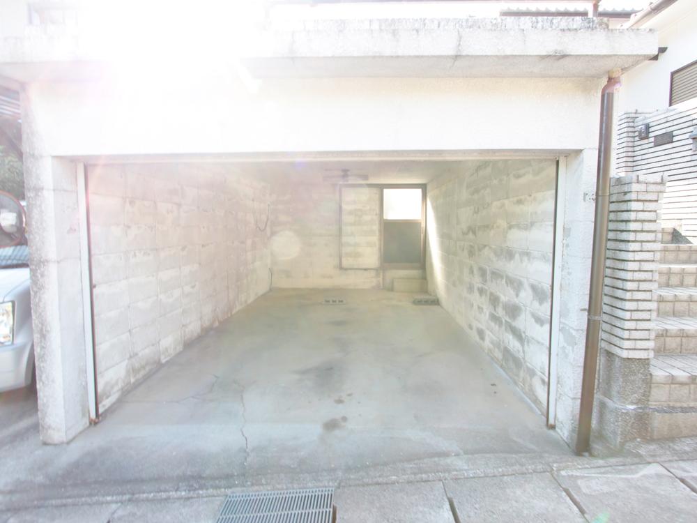 Parking lot. Local (August 2013) Shooting