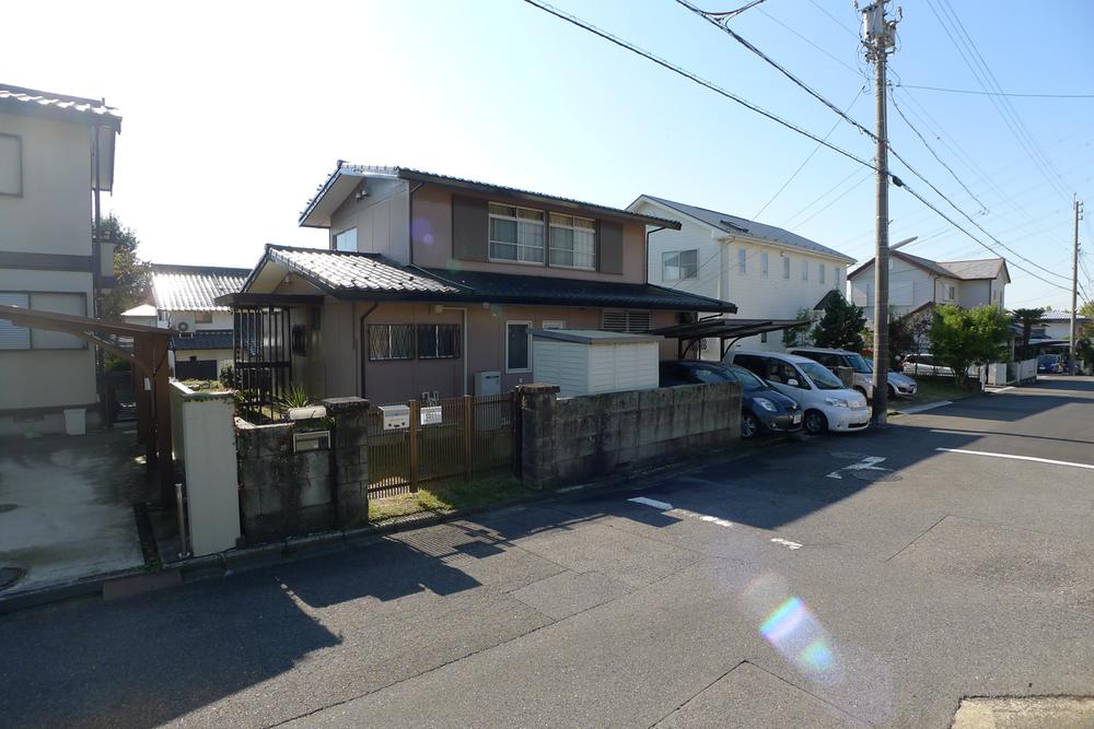 Local photos, including front road. Local (11 May 2013) Shooting