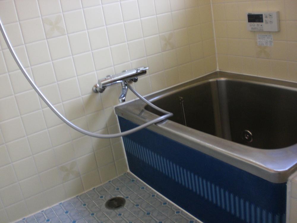 Bathroom. Indoor (11 May 2013) Shooting