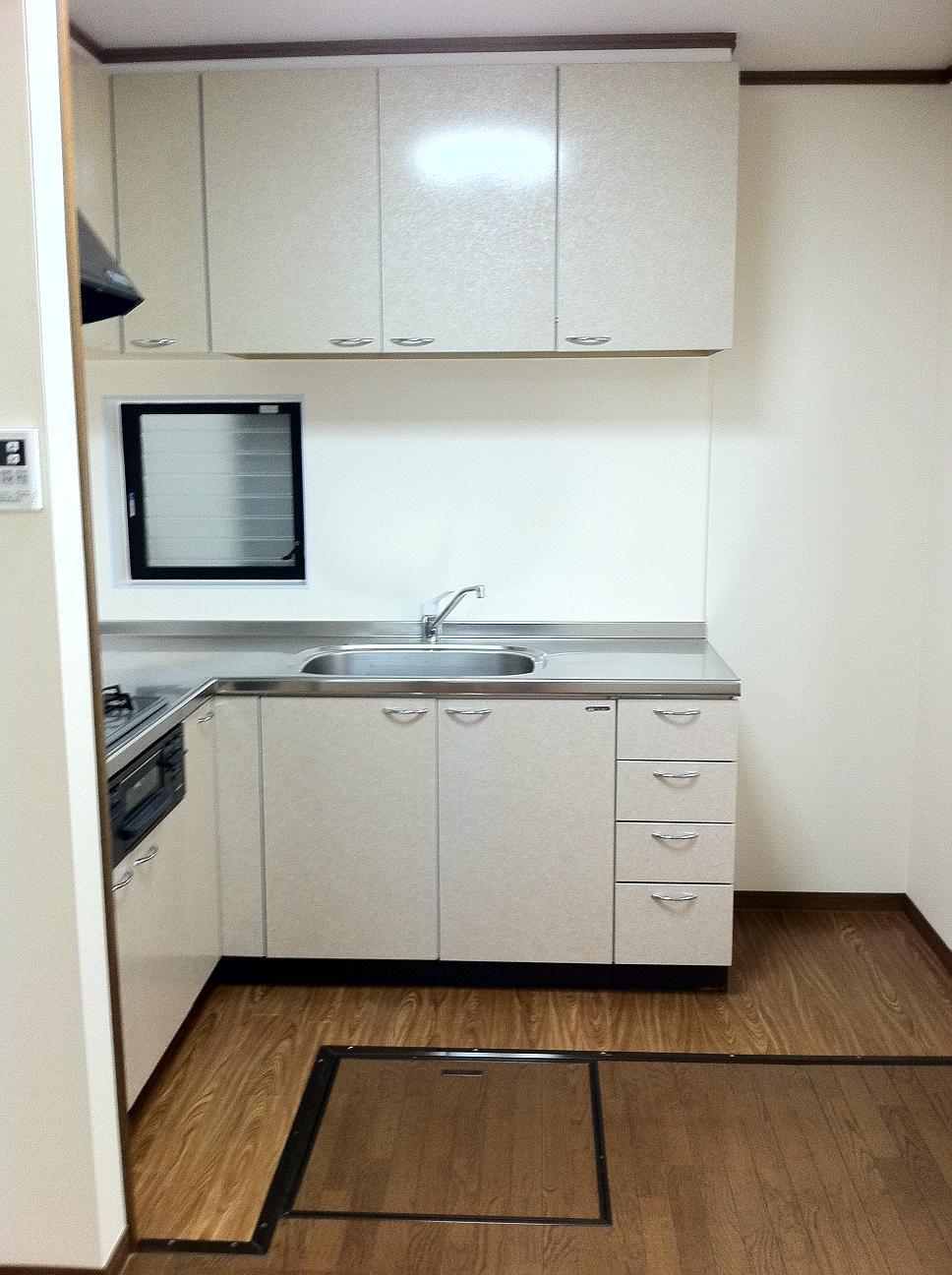 Kitchen. There is under-floor storage