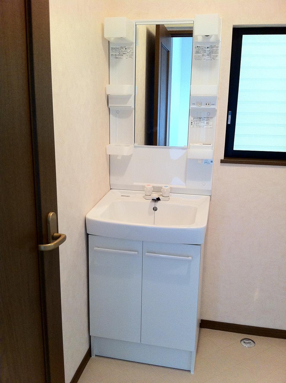 Wash basin, toilet. Indoor (March 2013) Shooting