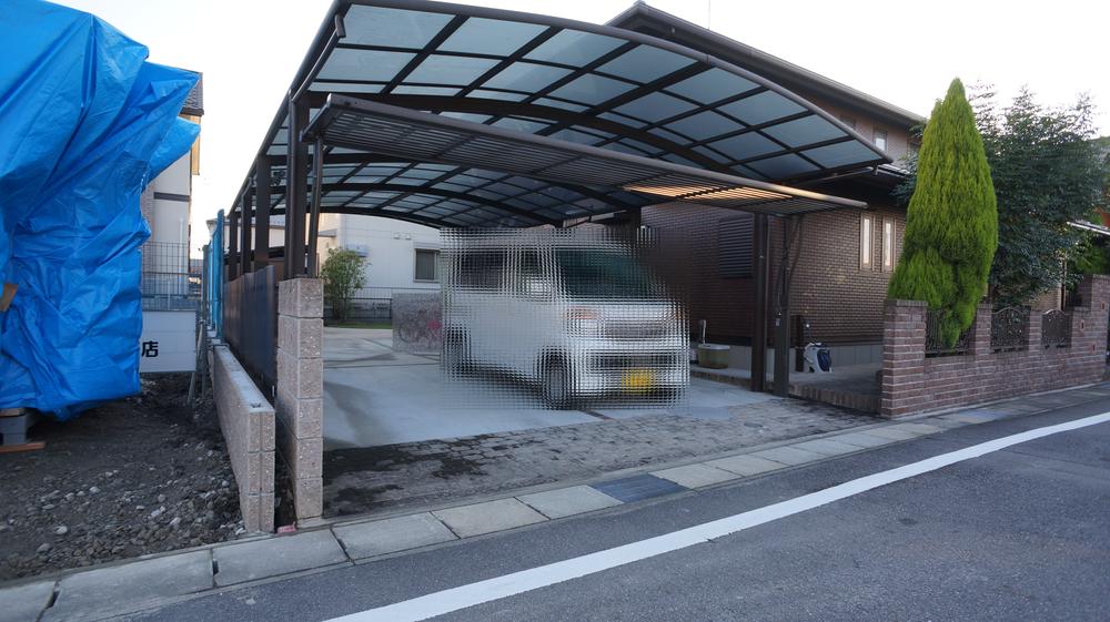 Parking lot. Large carport ・ Gate installed base of spacious parking space!