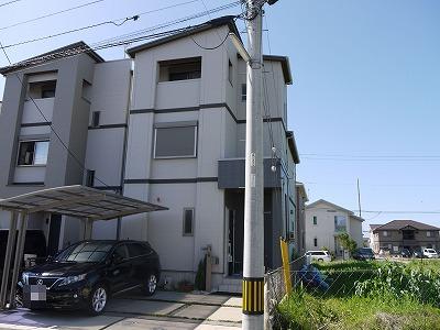 Local appearance photo. Appearance of calm in the three-storey