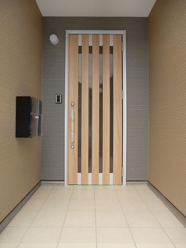 Entrance. Local (July 2013) Shooting