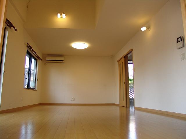 Living. Indoor (10 May 2013) Shooting