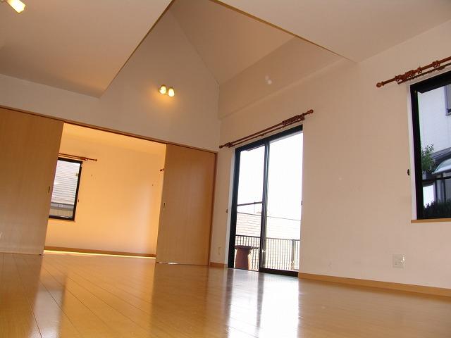 Living. Local (10 May 2013) Shooting