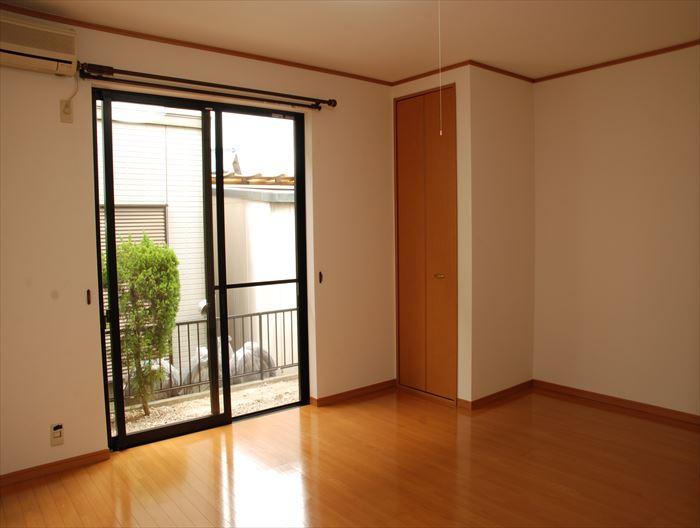 Non-living room. First floor 9 Pledge of rooms you can use To spacious