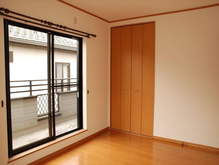 Non-living room. Second floor DK next to the Western-style rooms are also available storage