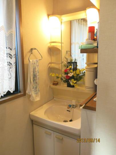 Wash basin, toilet. Indoor (September 2013) Shooting