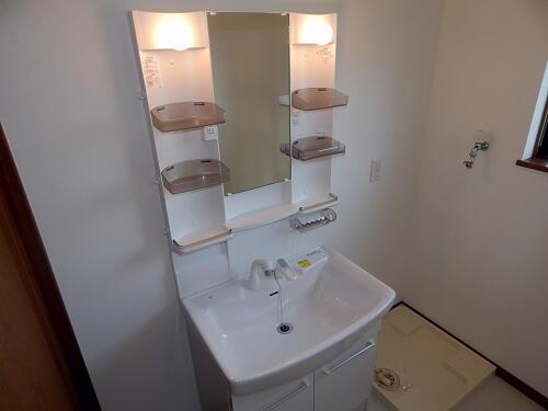 Wash basin, toilet. Bathroom vanity