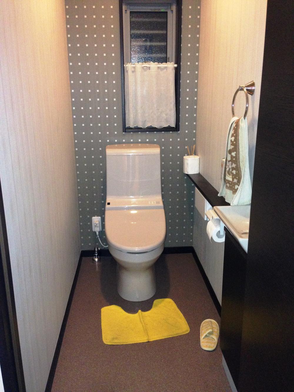 Toilet. Indoor (11 May 2013) Shooting