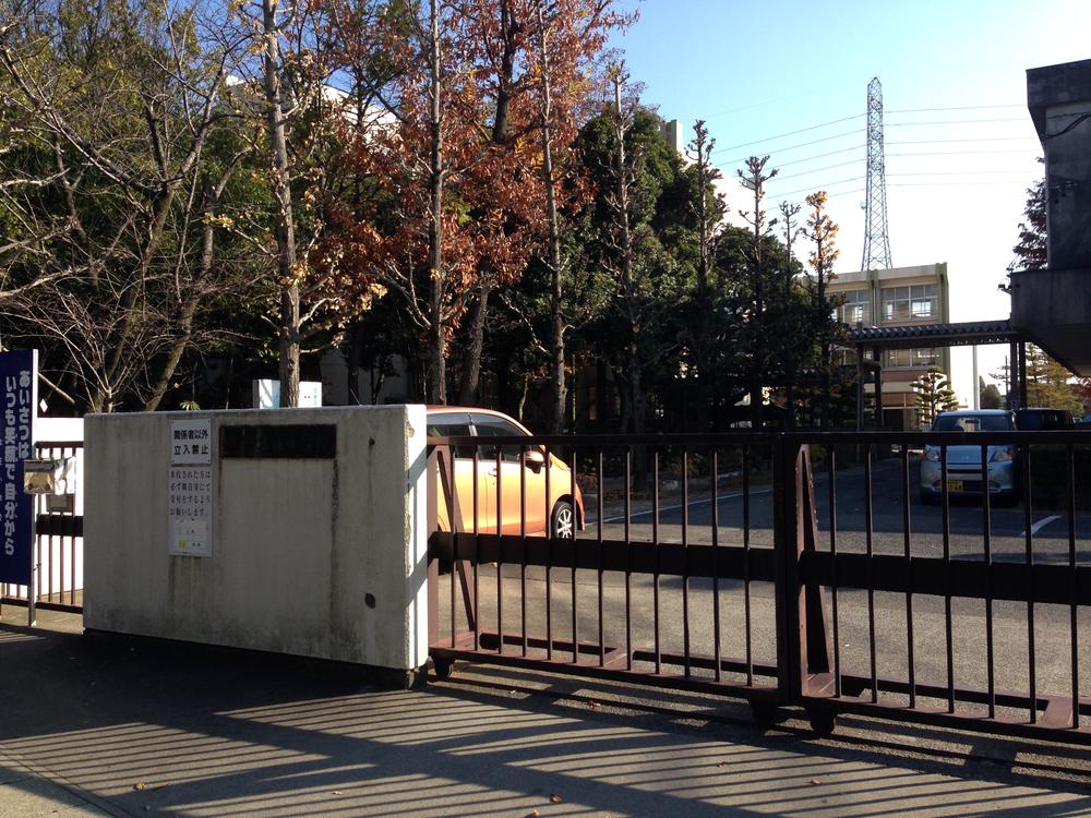 Primary school. 1374m to Komaki Municipal Honjo elementary school