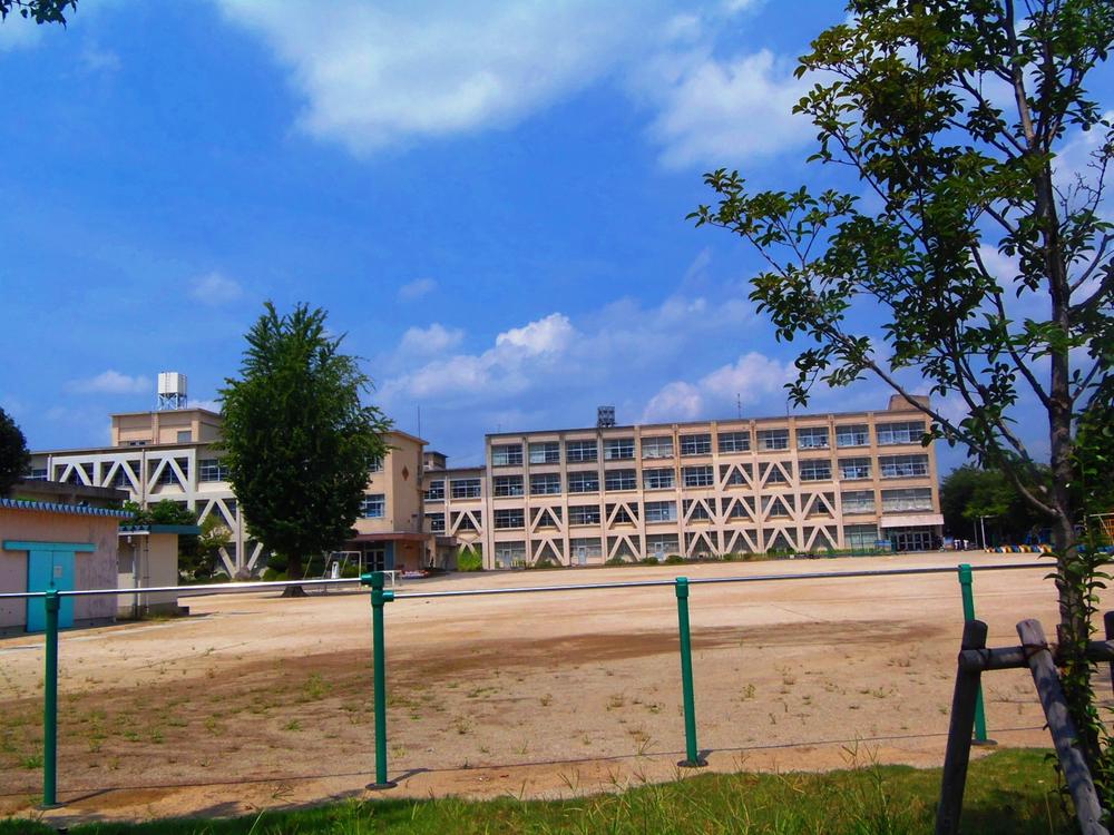 Primary school. Miyata elementary school  /  About 930m