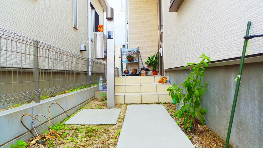 Other local. Also in niche approach, We along with the color to exterior part RC of pavement