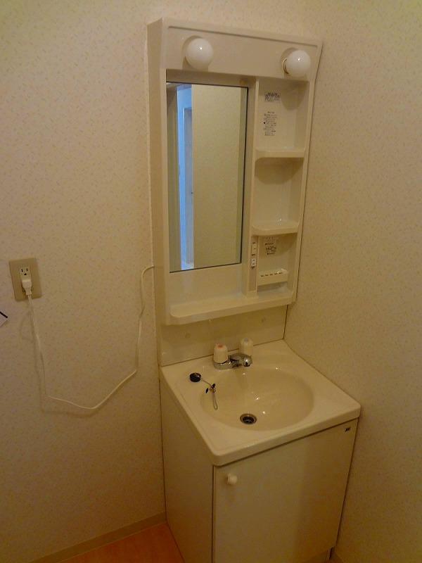 Wash basin, toilet. Indoor (January 2013) Shooting