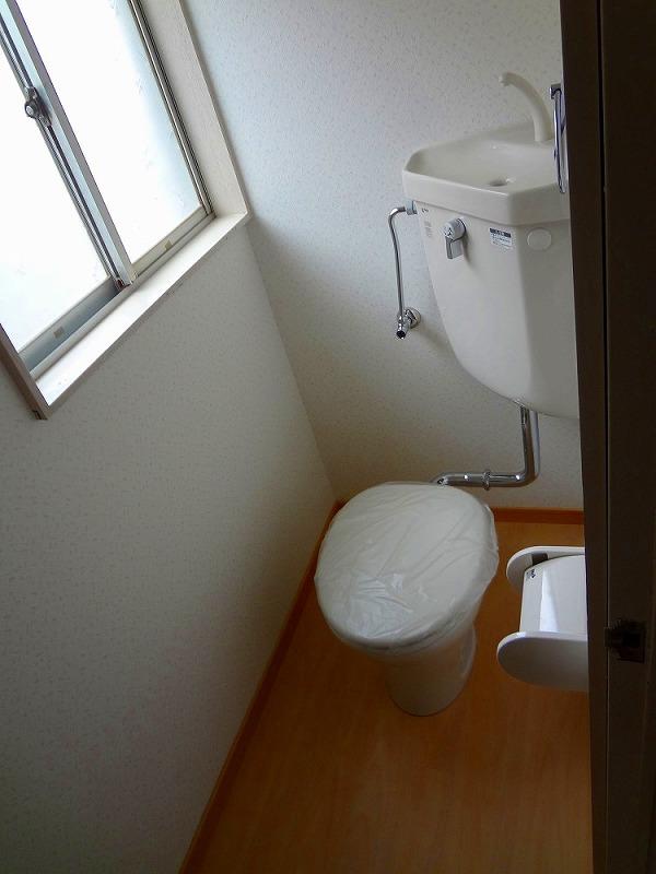 Toilet. Indoor (January 2013) Shooting