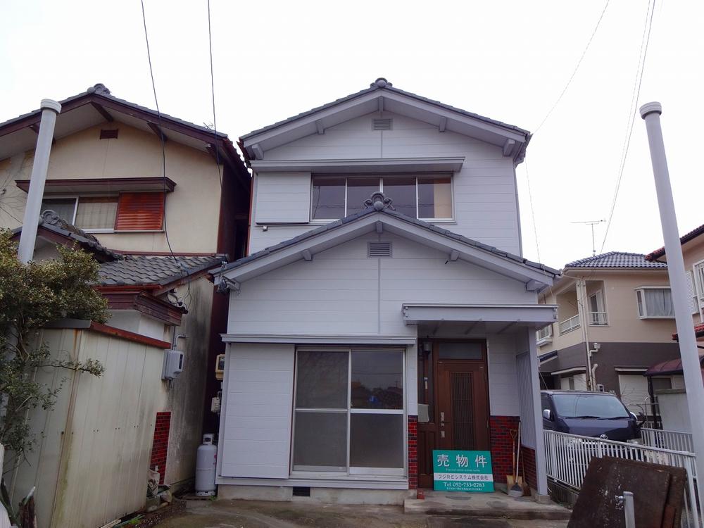 Local appearance photo. Local (12 May 2013) Shooting. Already outer wall renovation!