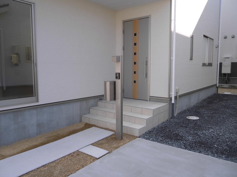 Entrance. Local appearance photo