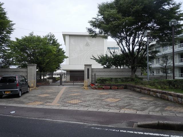 Junior high school. Miyoshi until municipal Miyoshi middle school 420m