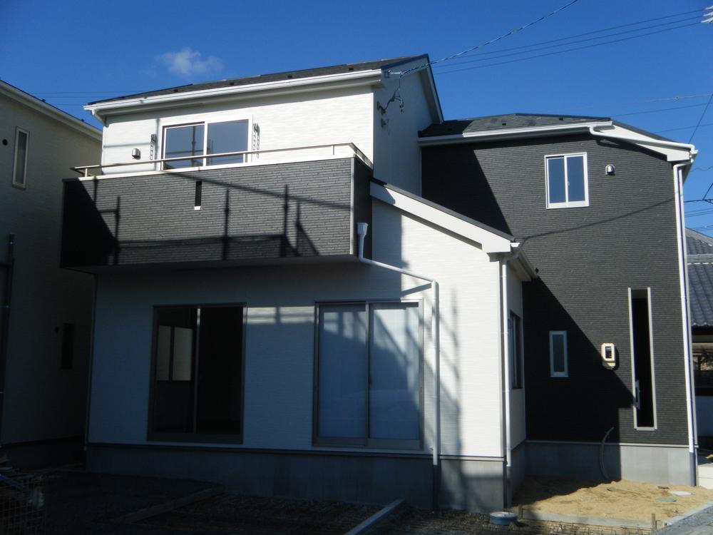 Local appearance photo. 1 Building