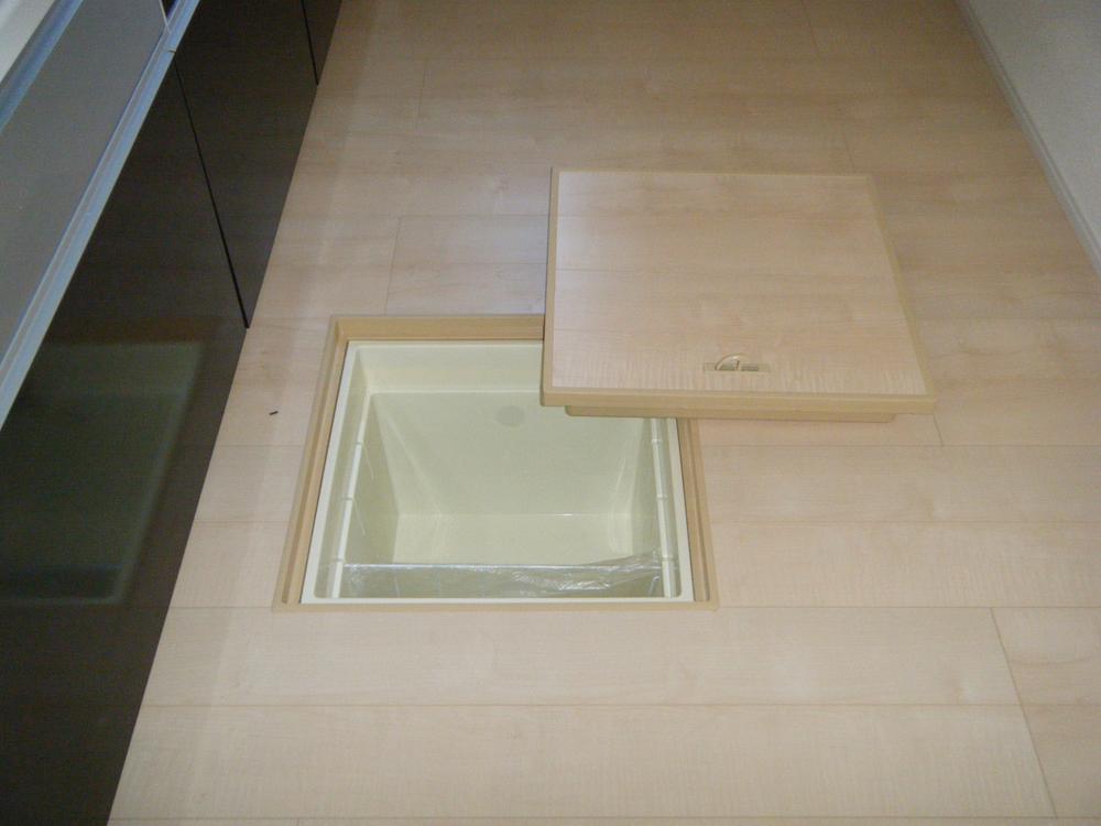 Receipt. 1 Building kitchen floor storage