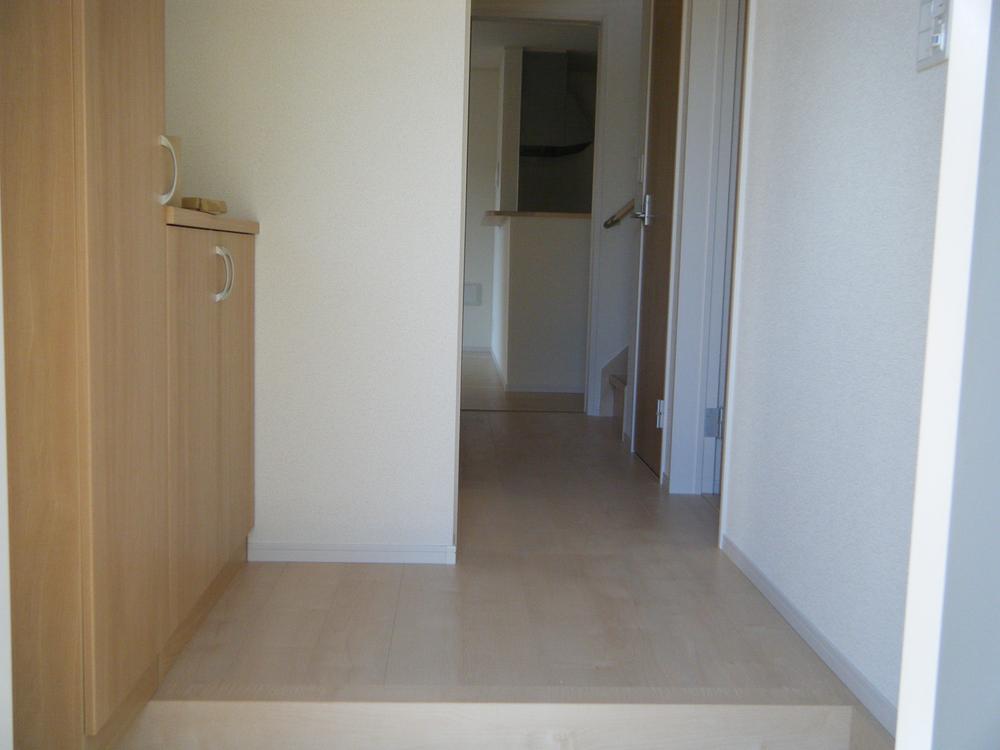 Entrance. 1 Building