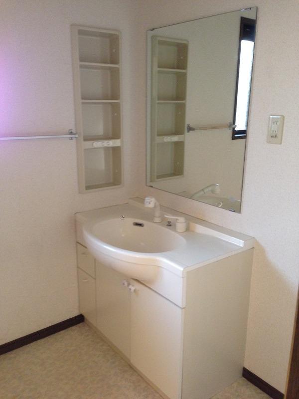 Wash basin, toilet. Indoor (10 May 2013) Shooting