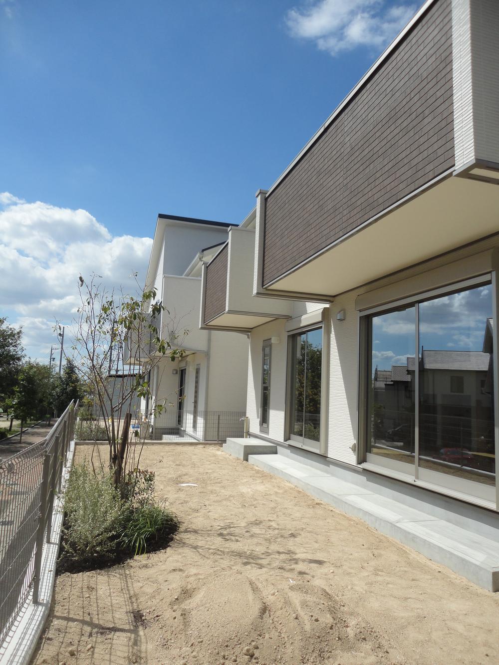 Garden. Good day, Please enjoy the home garden and barbecue in the large garden (same specifications)