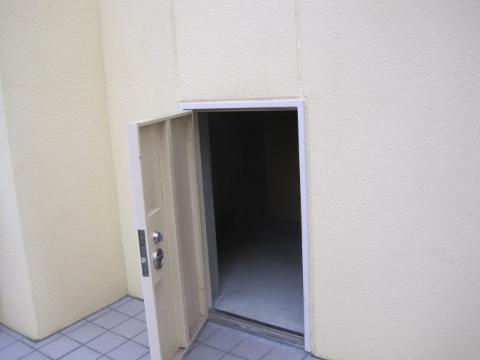 Other room space. Outside of things input