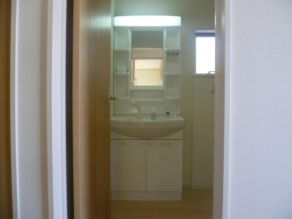 Wash basin, toilet. Indoor (12 May 2013) Shooting