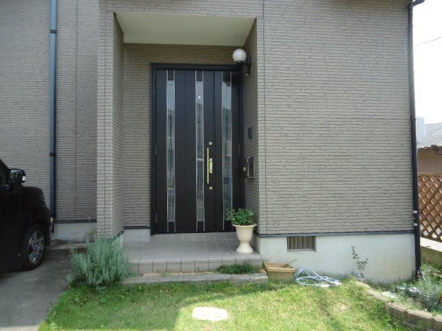 Entrance. Please refer to the entrance approach.