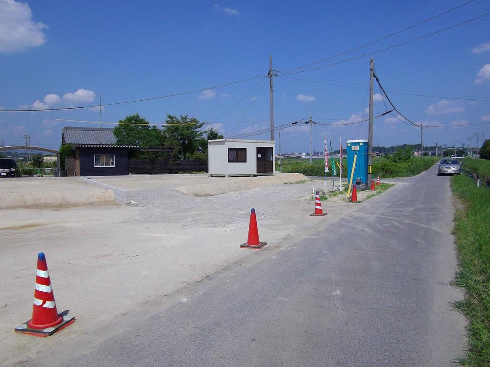 Local photos, including front road. Local (08 May 2013) Shooting