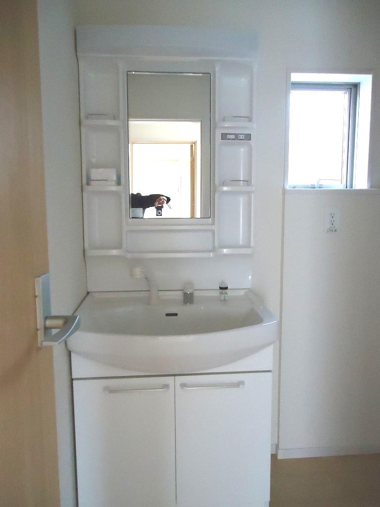 Wash basin, toilet. Indoor (12 May 2013) Shooting