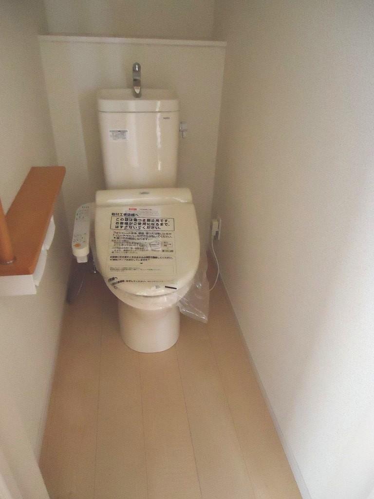 Toilet. Indoor (12 May 2013) Shooting