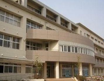 Junior high school. Miyoshi City Miyoshigaoka until junior high school 900m