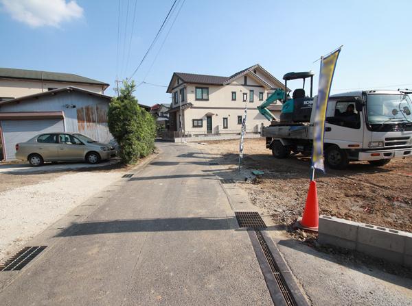 Local photos, including front road. Local 2013 September shooting