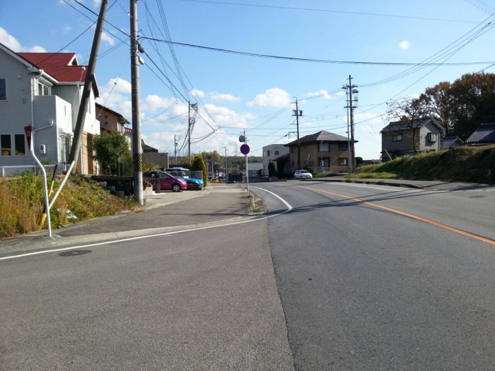 Local photos, including front road. South road